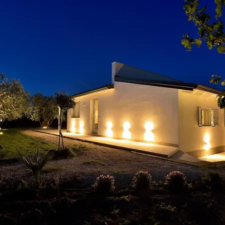 Federica Con Piscina/with Pool 펜션 산타 마리아 델 포칼로